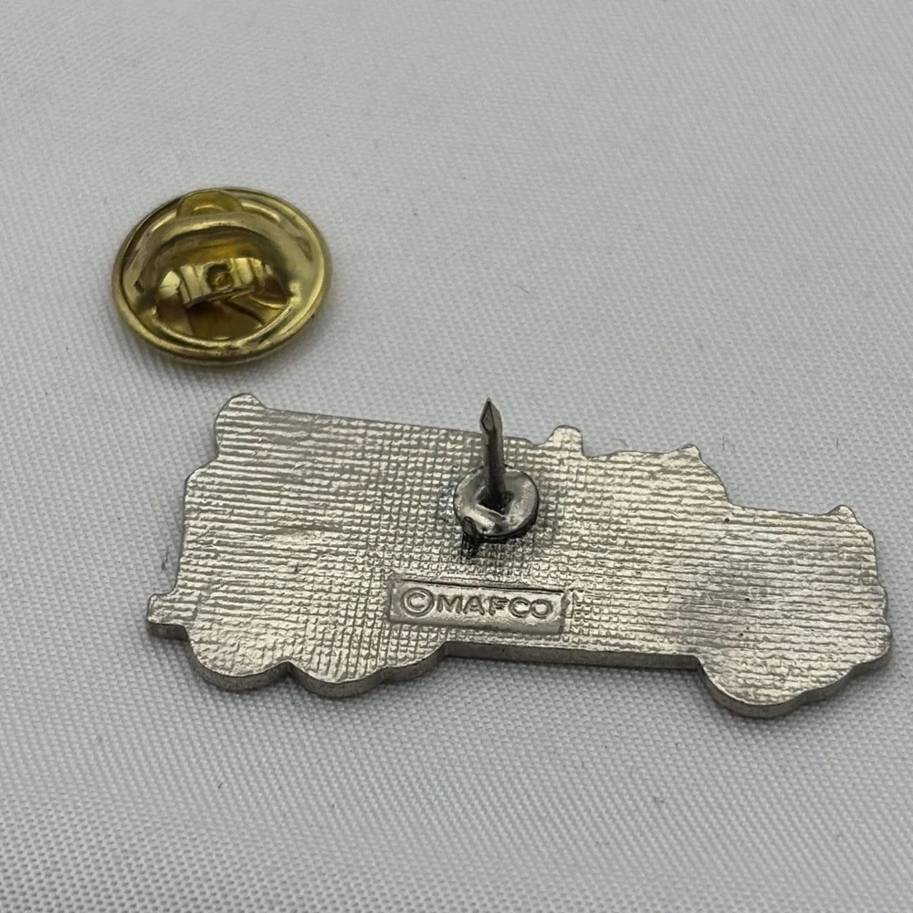 Vintage Mafco Blue Tow Truck Vehicle Lapel Hat Pin‎